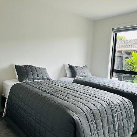 Cozy And Comfortable, Sunny Three-Storey Building オークランド エクステリア 写真