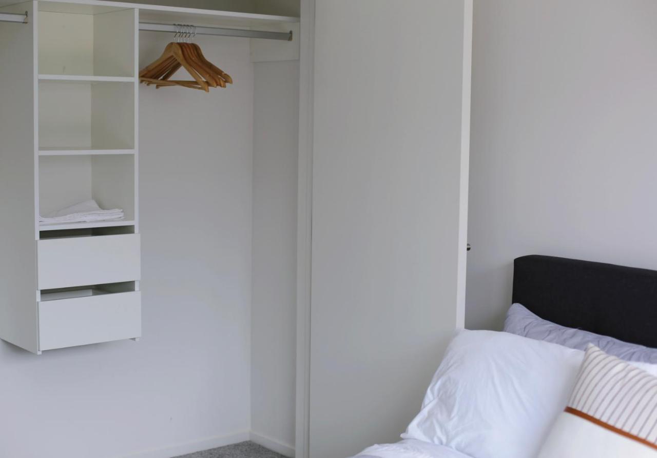 Cozy And Comfortable, Sunny Three-Storey Building オークランド エクステリア 写真