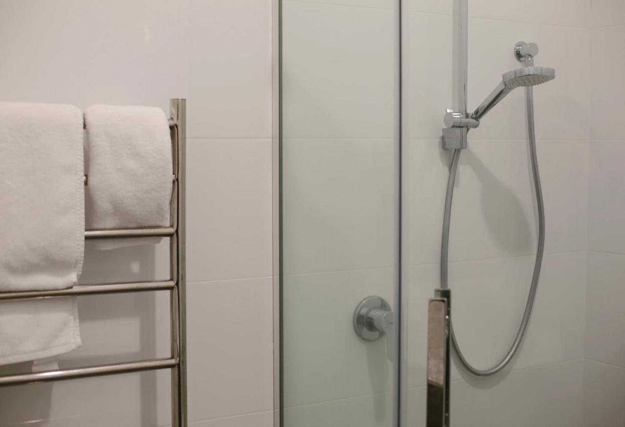 Cozy And Comfortable, Sunny Three-Storey Building オークランド エクステリア 写真