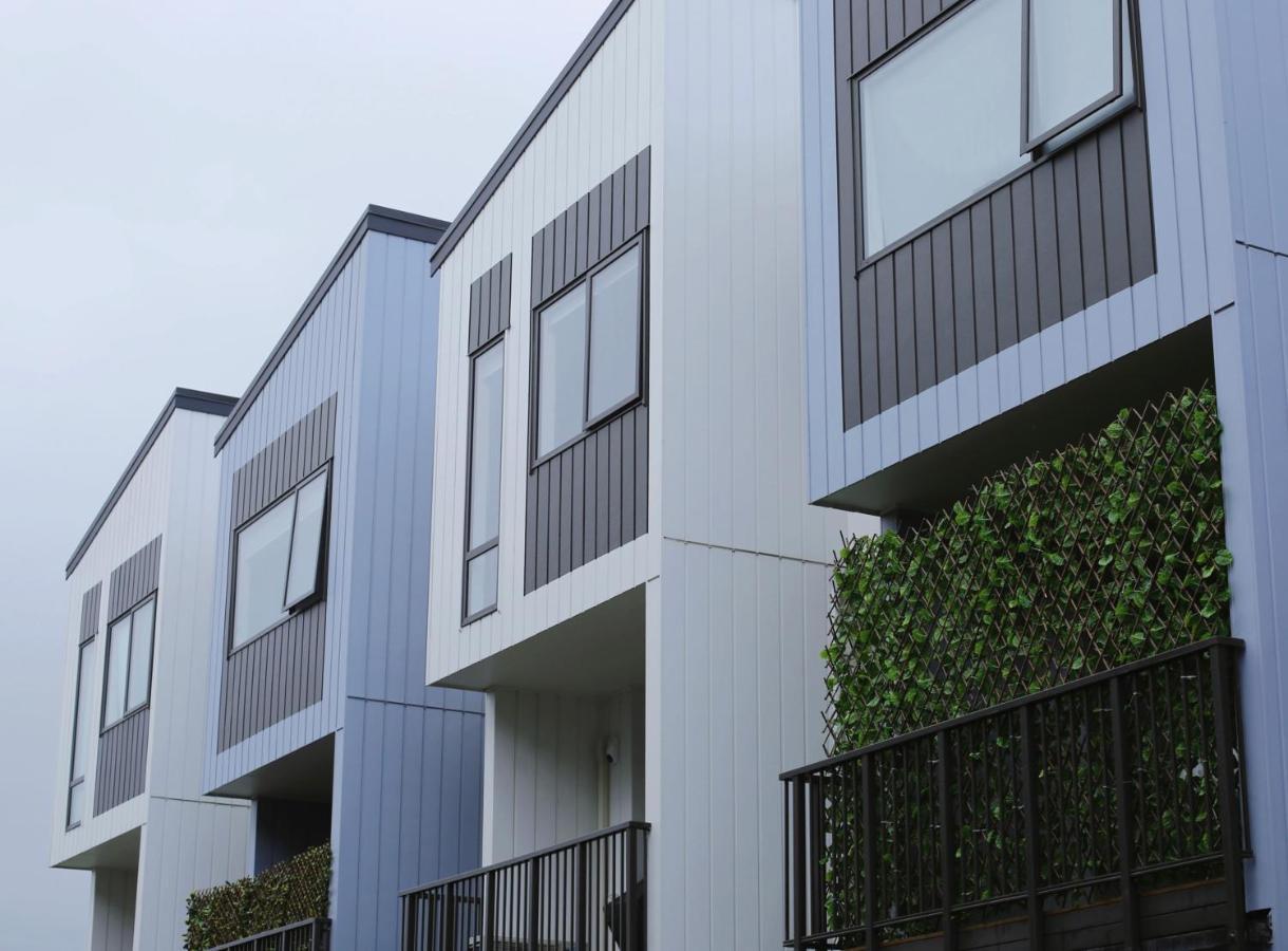 Cozy And Comfortable, Sunny Three-Storey Building オークランド エクステリア 写真