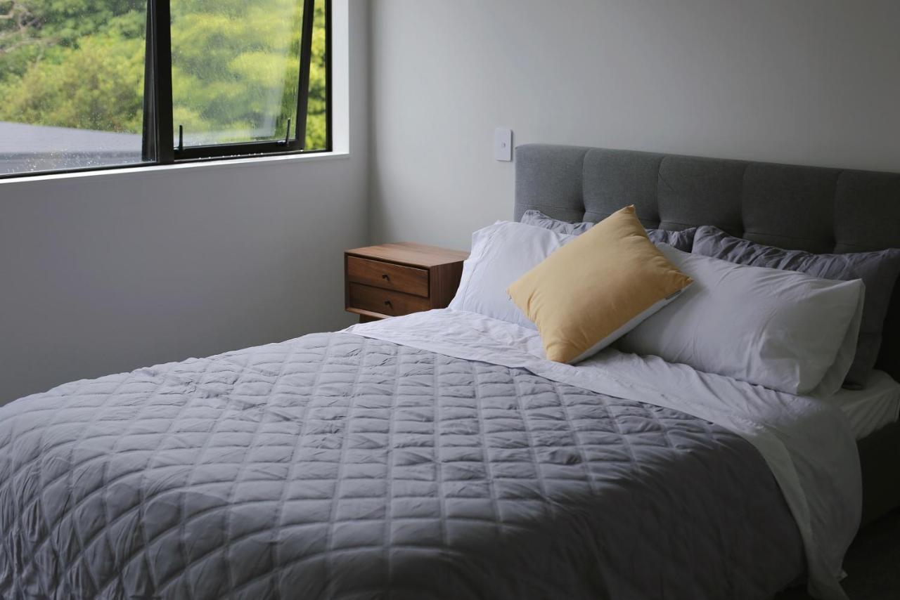 Cozy And Comfortable, Sunny Three-Storey Building オークランド エクステリア 写真