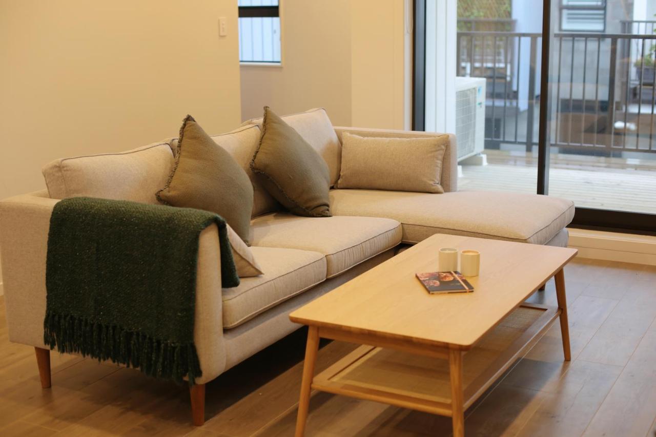 Cozy And Comfortable, Sunny Three-Storey Building オークランド エクステリア 写真