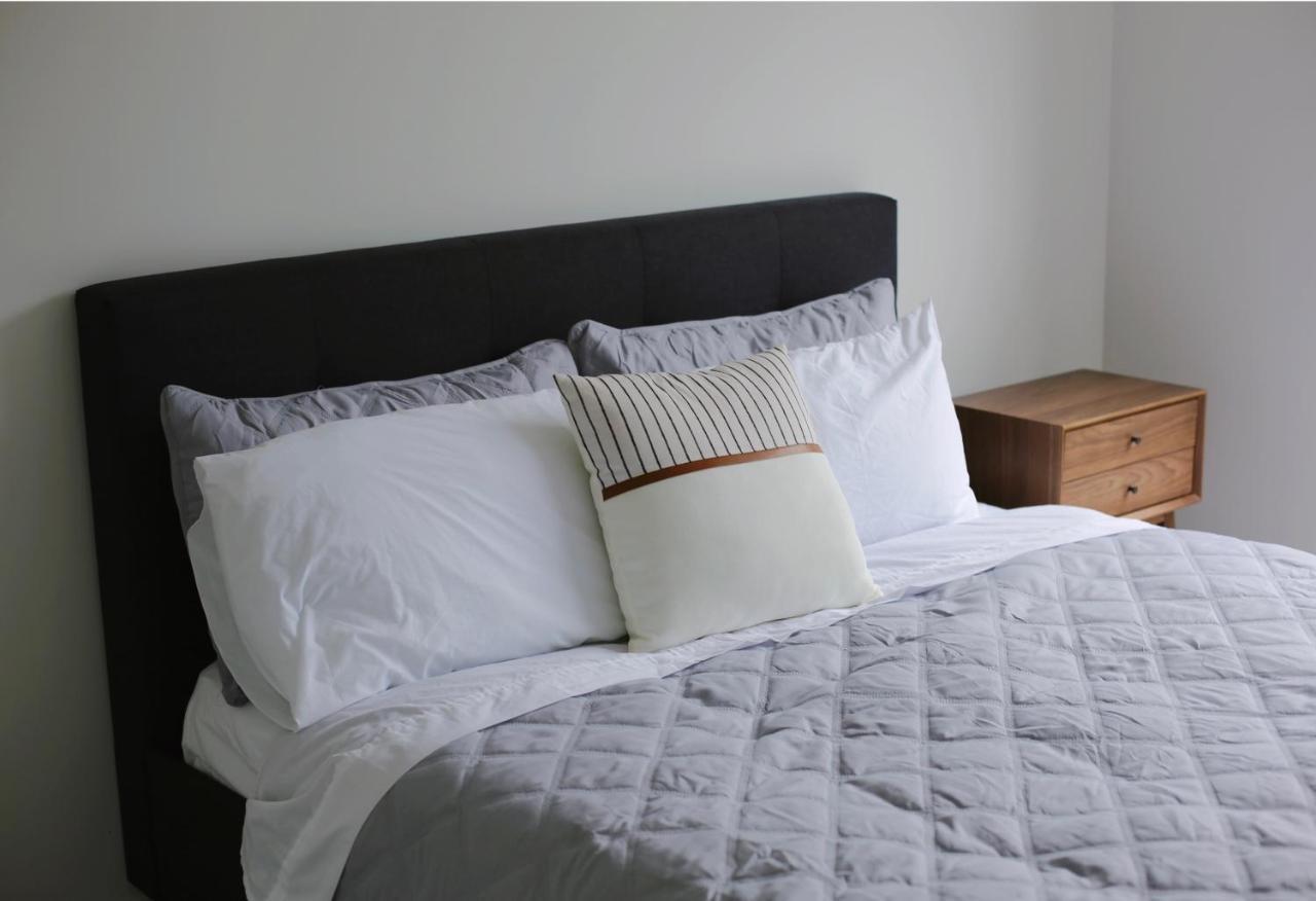 Cozy And Comfortable, Sunny Three-Storey Building オークランド エクステリア 写真