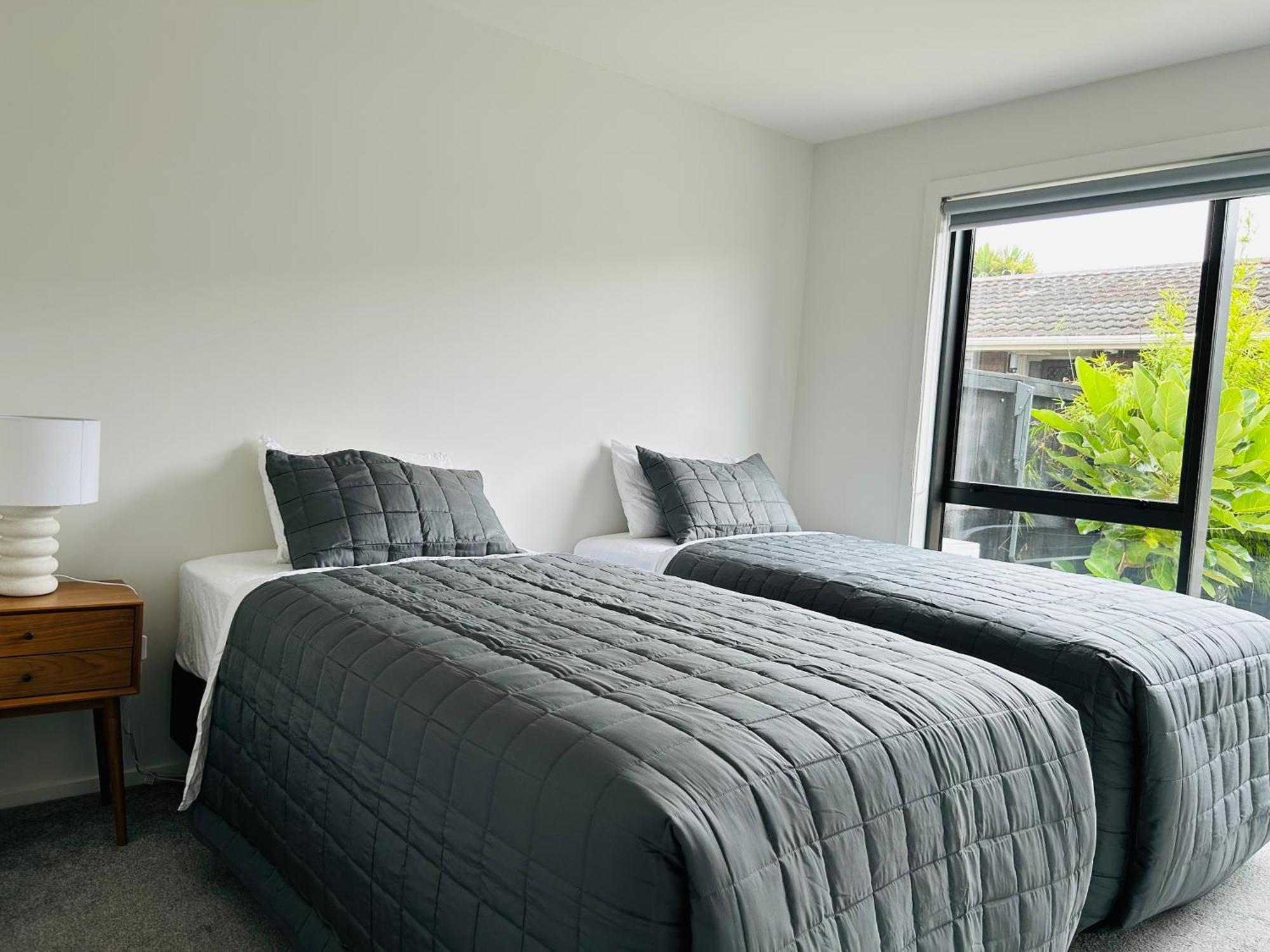 Cozy And Comfortable, Sunny Three-Storey Building オークランド エクステリア 写真