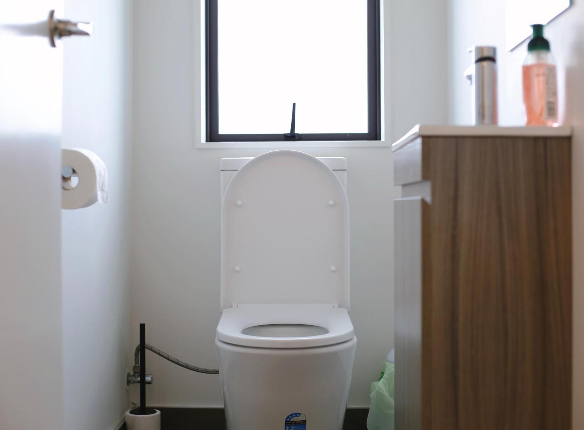 Cozy And Comfortable, Sunny Three-Storey Building オークランド エクステリア 写真